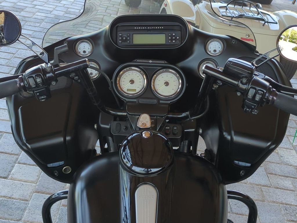 2011 Road Glide Custom - Image 9