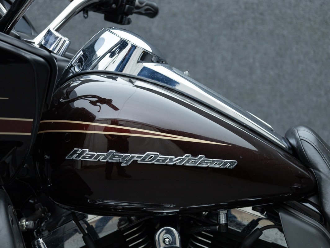 2011 Road Glide® Ultra - Image 2