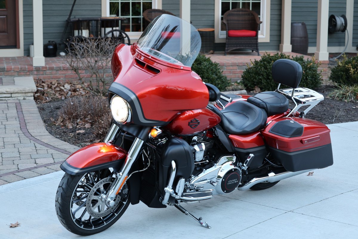 2018 CVO® Street Glide® - Image 4