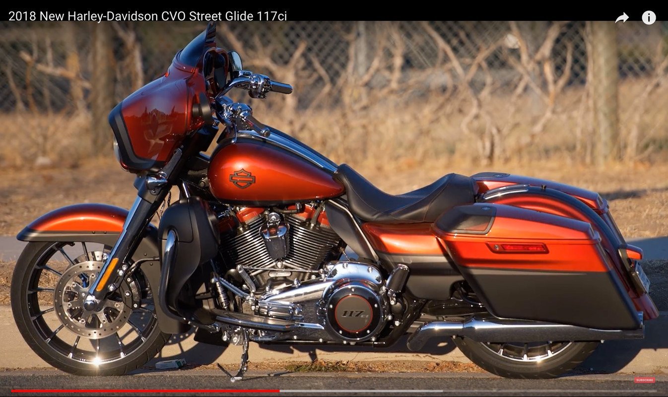 2018 CVO® Street Glide® - Image 14