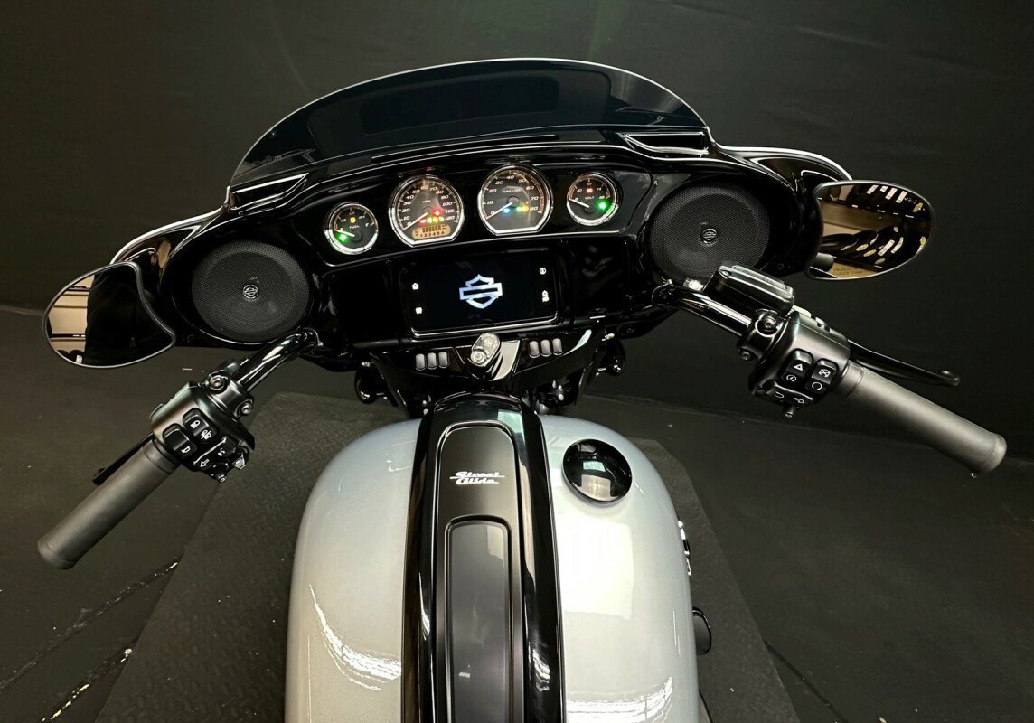 2023 Harley Street Glide® Special - Image 2