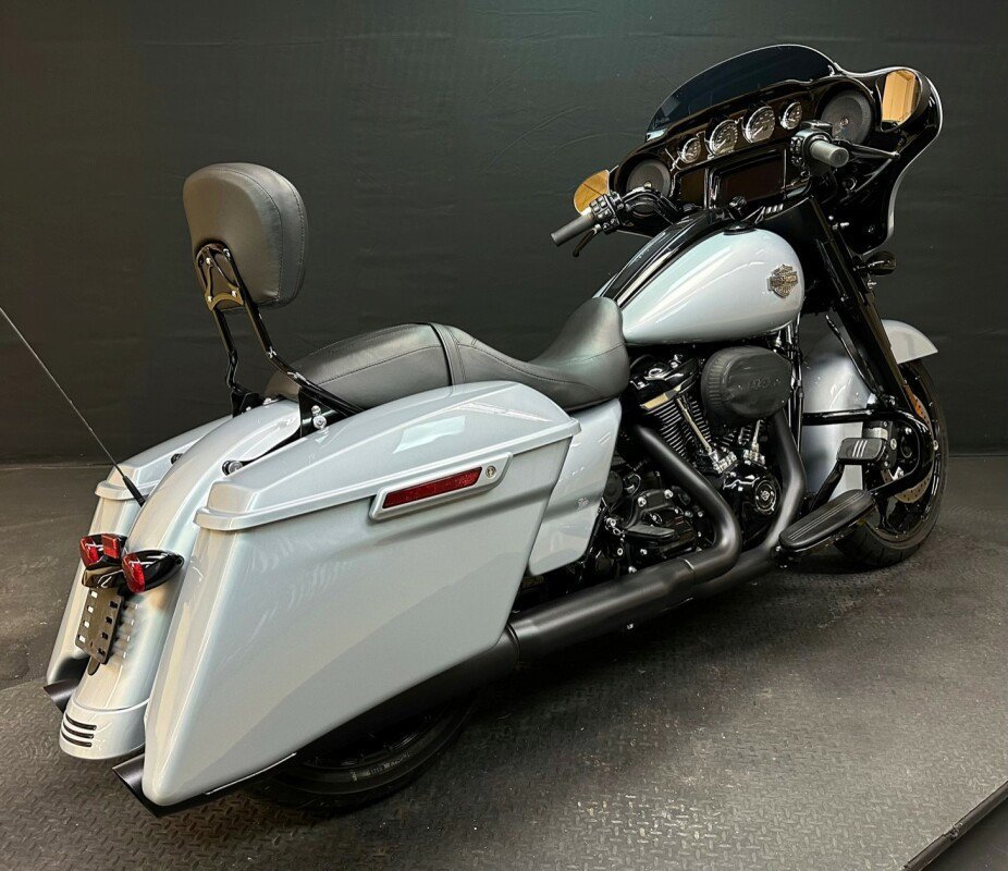 2023 Harley Street Glide® Special - Image 3