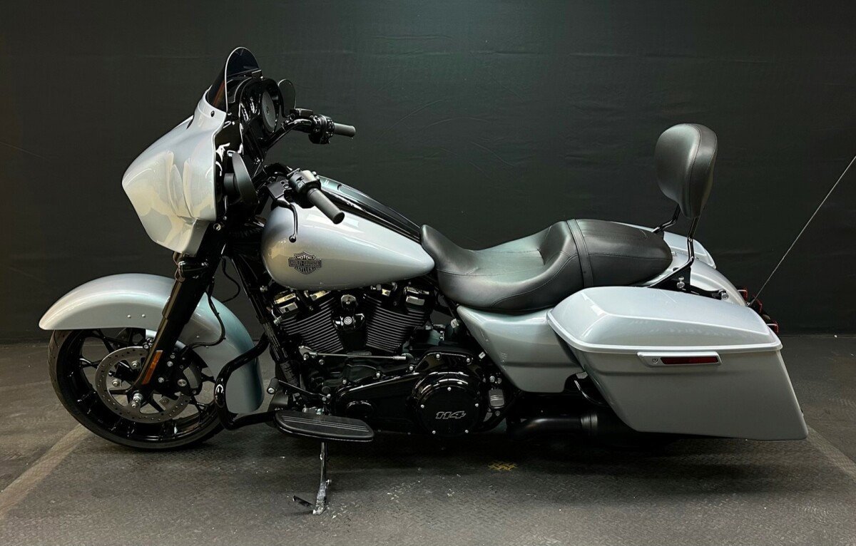 2023 Harley Street Glide® Special - Image 4