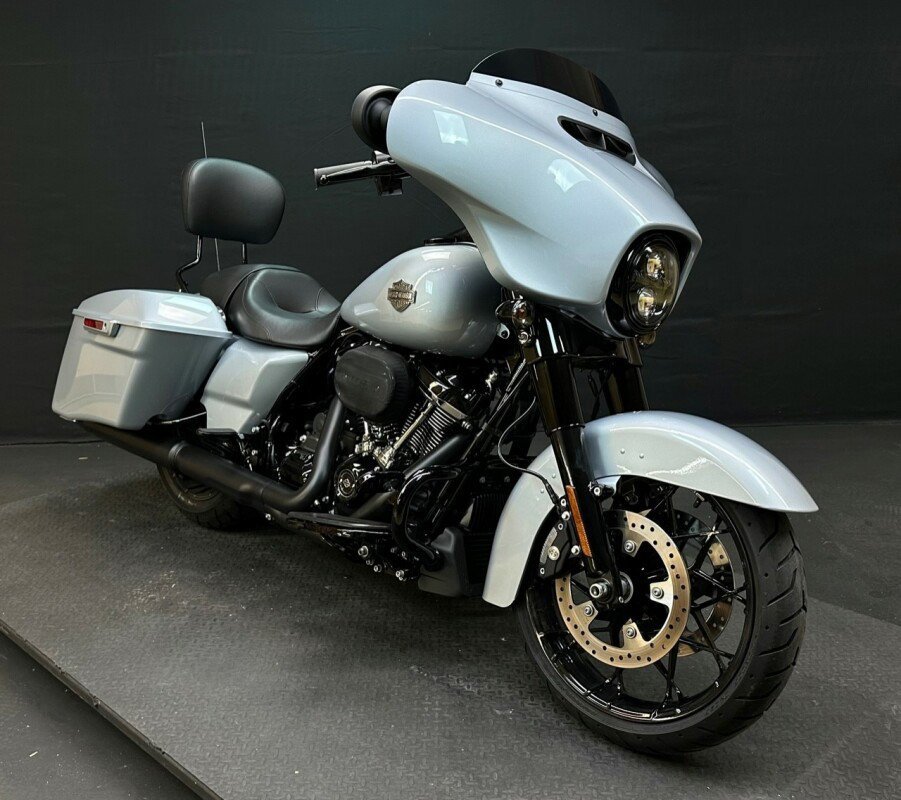 2023 Harley Street Glide® Special - Image 5