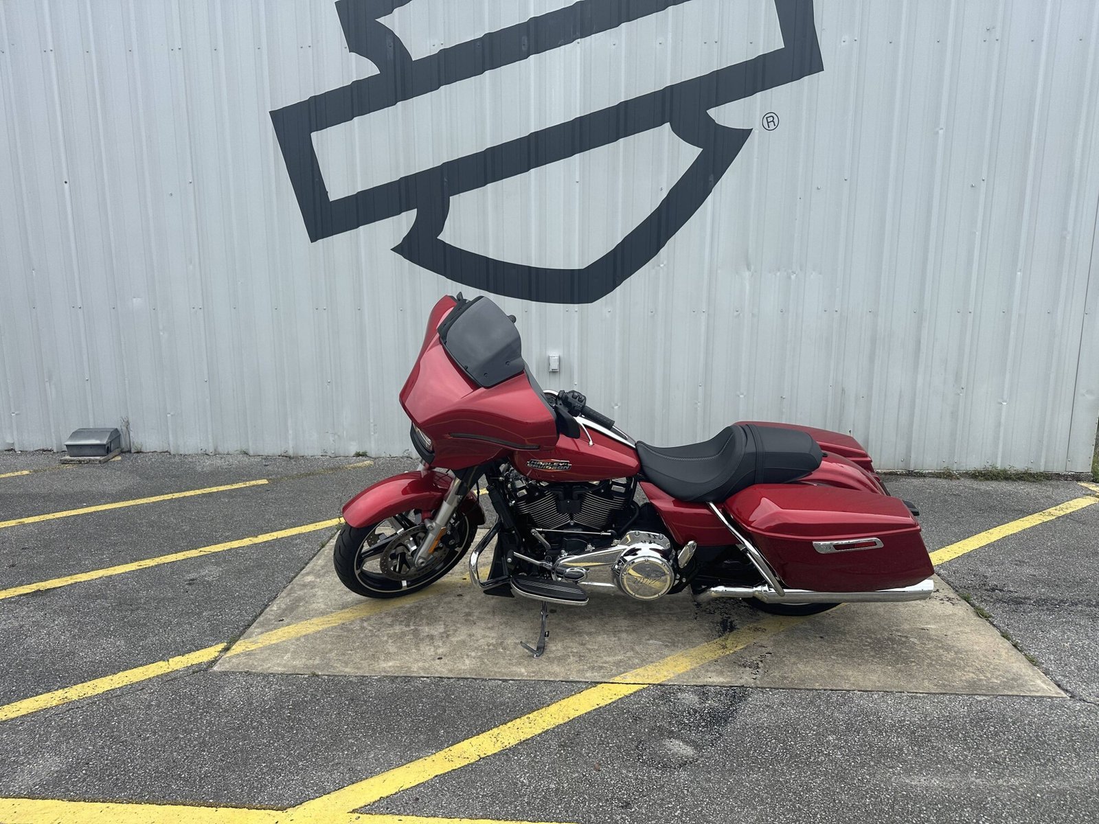 FLHX 2025 Street Glide® - Image 3