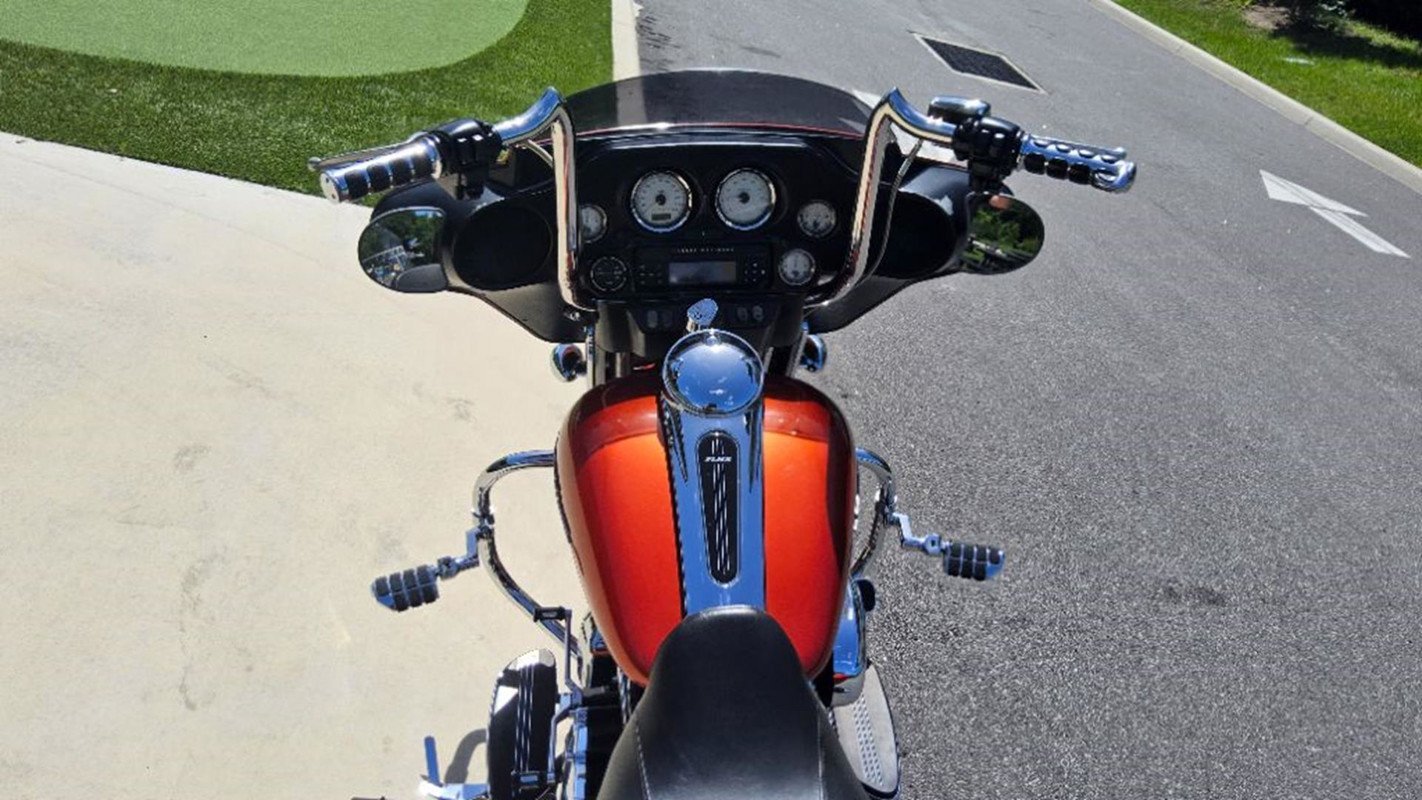 Harley-Davidson 2011 Street Glide - Image 10